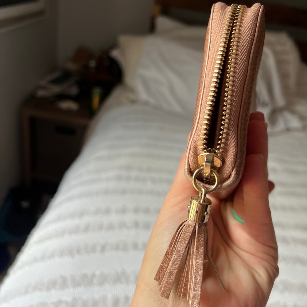 Authentic Gucci- Metallic Pebbled Calfskin SoHo Zip Around Leather Wallet - Picture 5 of 8